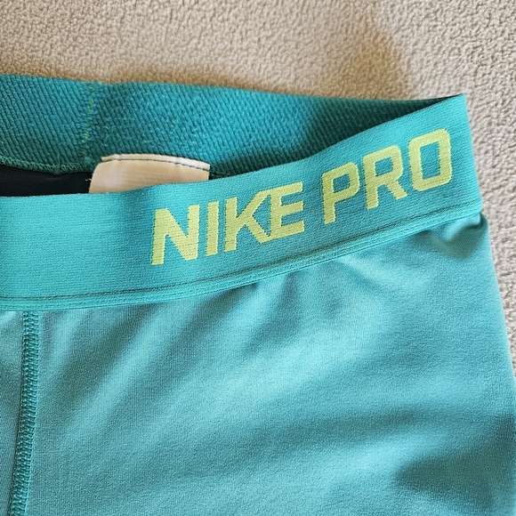 Women's Nike Capri Pro Leggings Dusty Cactus/Volt Size Small - Picture 2 of 8
